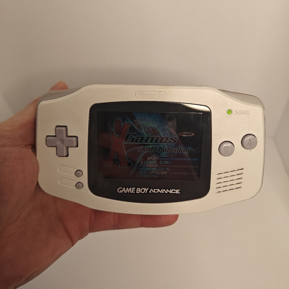 Gameboy Advance White with carrying case